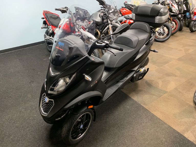 DUEL PIAGGIO MP3 500 vs 530 - MOTORLIVE 