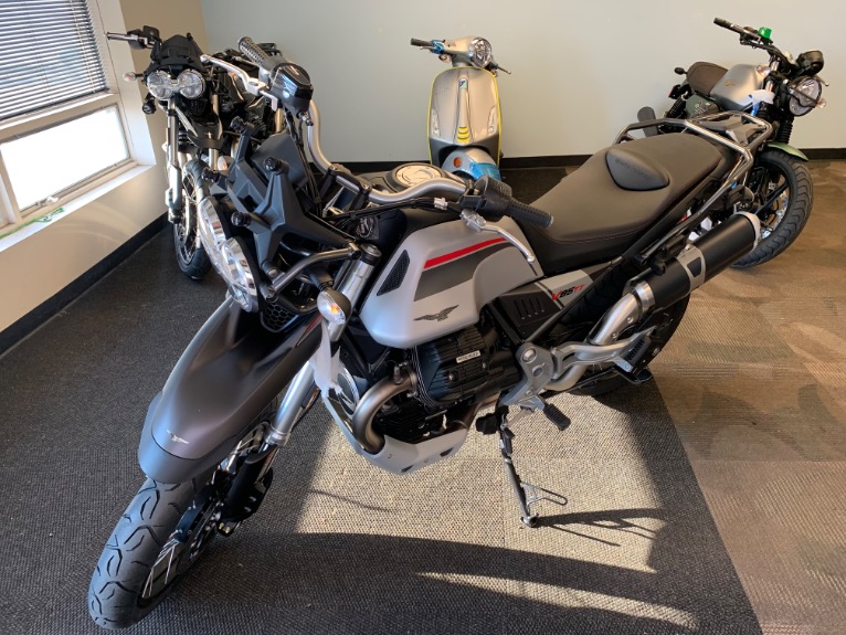 2022 MOTO GUZZI V85 TT Travel E5