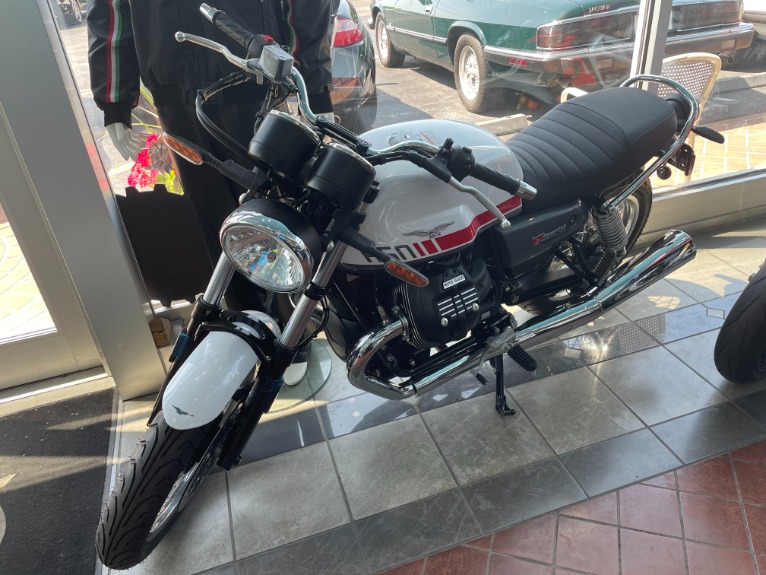 2023 MOTO GUZZI V7 Special Red Stripe