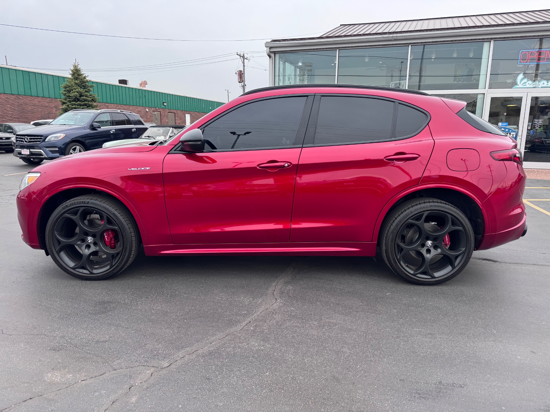 View vehicle photo 7