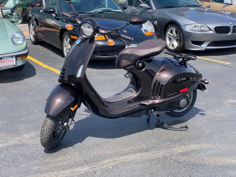 2026 Vespa 946 Horse Edition