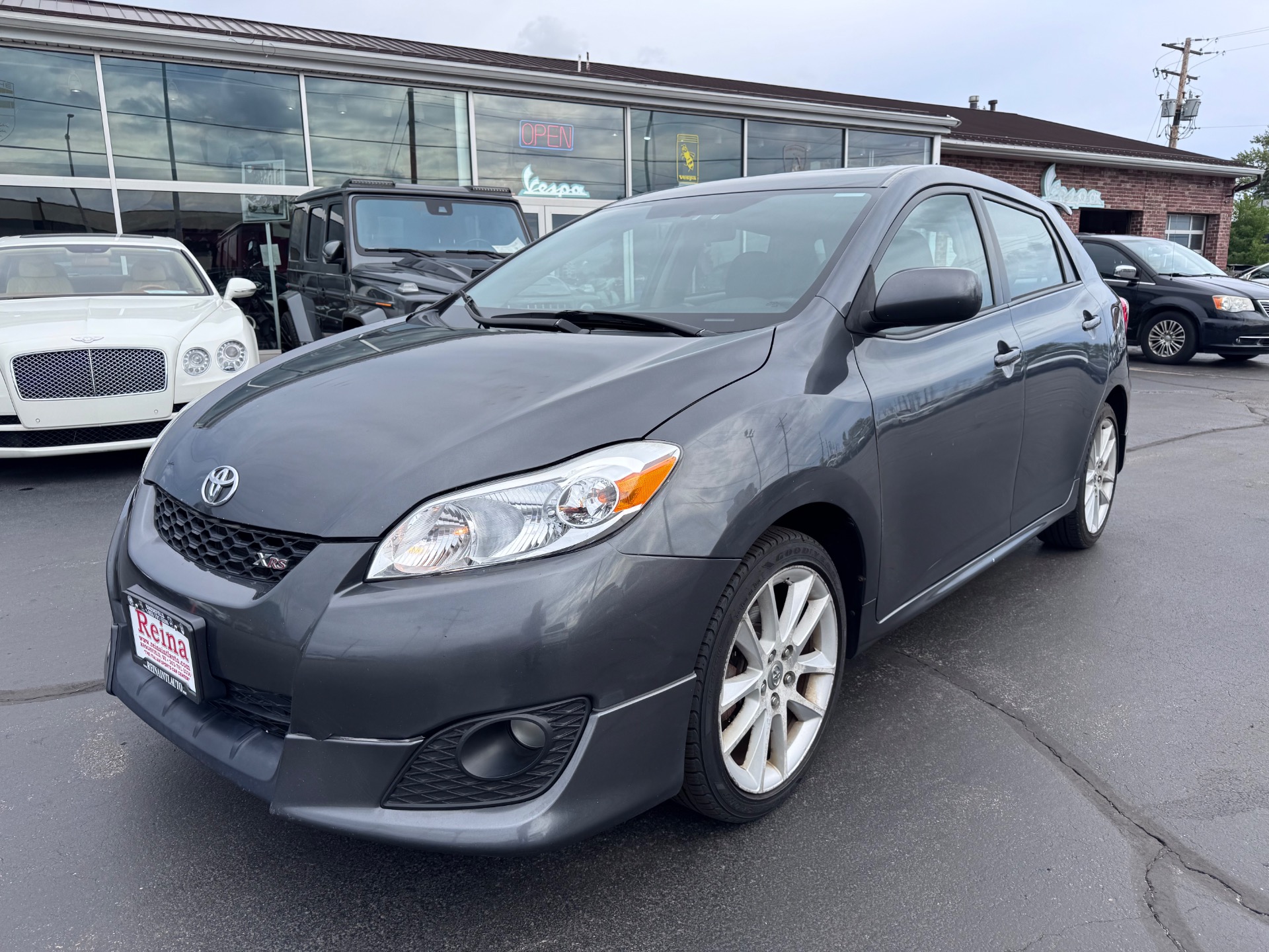 Magnetic Gray Metallic 2009 Toyota Matrix Hatchback Front-Wheel Drive 5-Speed Automatic