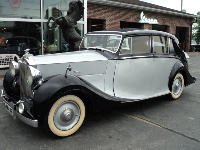 1947 RollsRoyce Silver Wraith sells for Rs 170 crore at Indias first  vintage and classic car auction  Overdrive