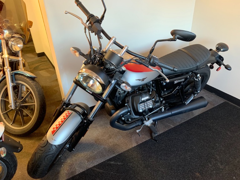 Moto Guzzi 900 Bobber Photos