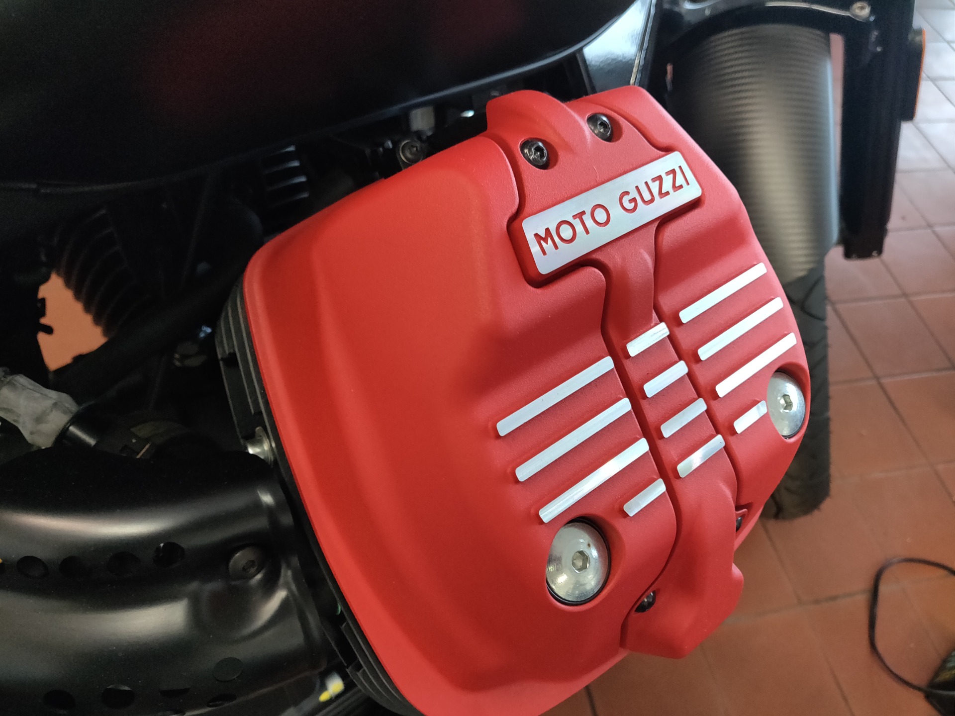 Moto Guzzi v7 III Carbon Dark