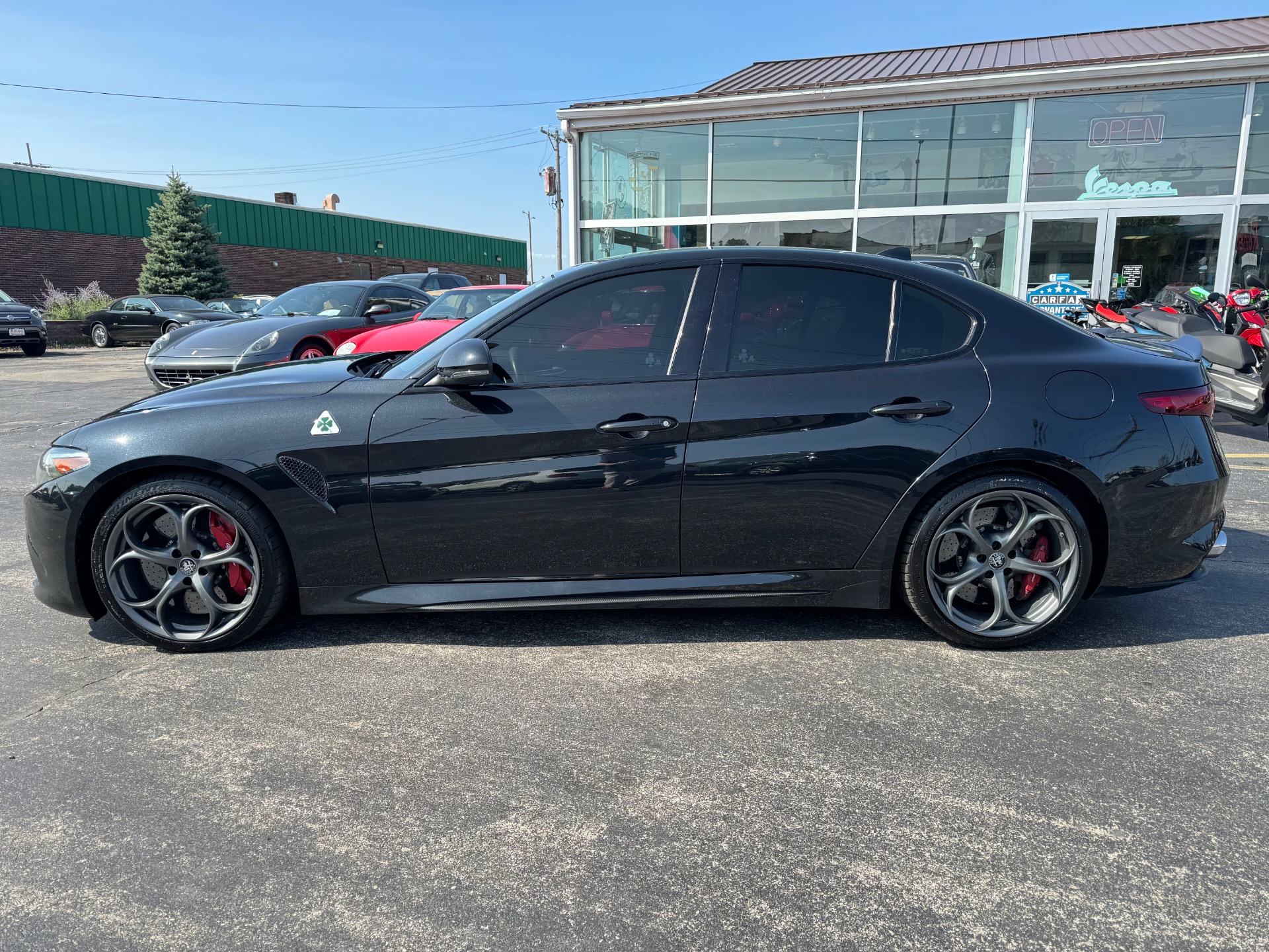 2017 Alfa Romeo Giulia Quadrifoglio photo 4