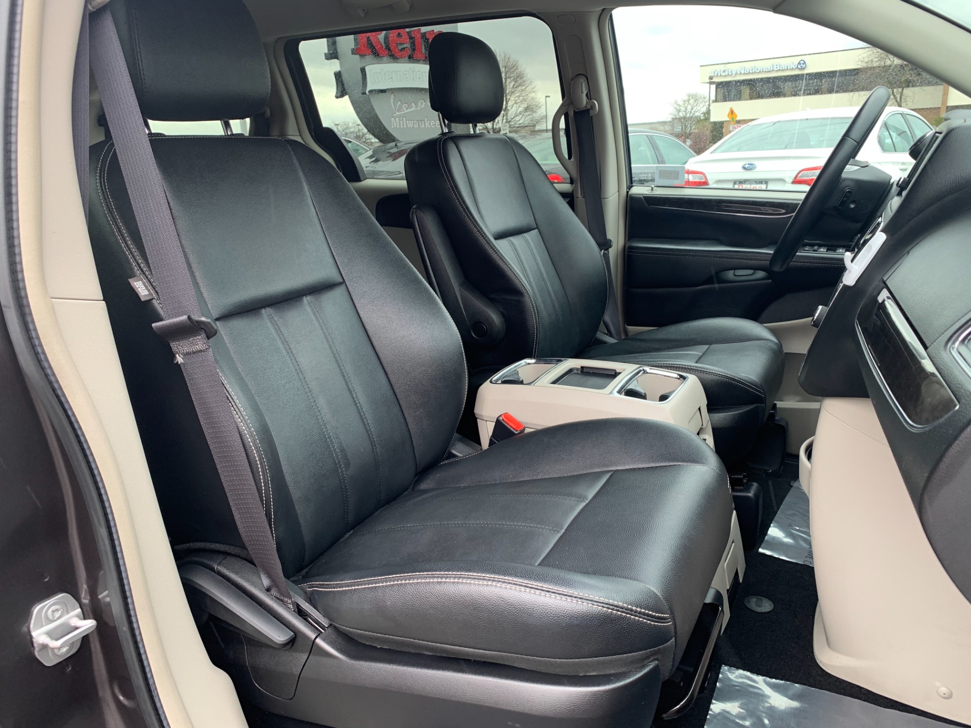 Used-2016-Chrysler-Town-and-Country-Touring
