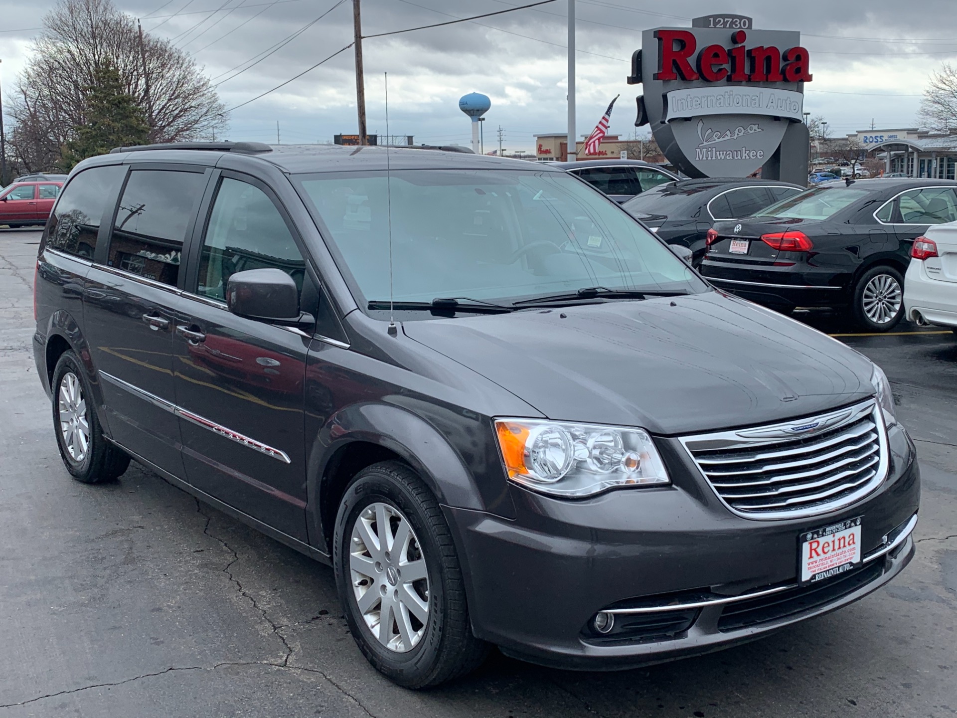 Used-2016-Chrysler-Town-and-Country-Touring