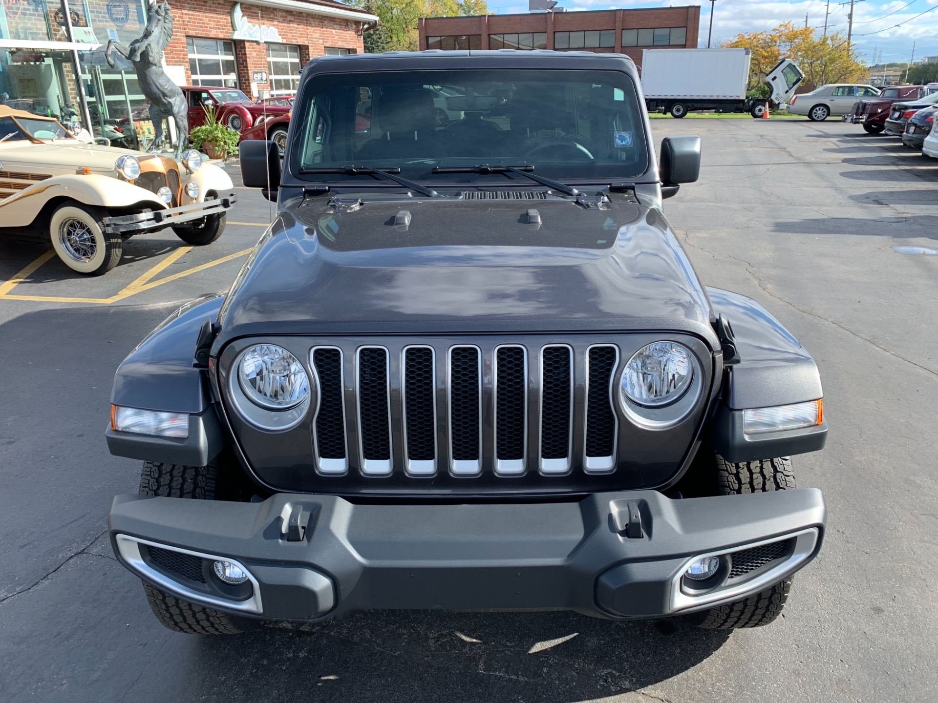 Used-2018-Jeep-Wrangler-Unlimited-Sahara-4x4