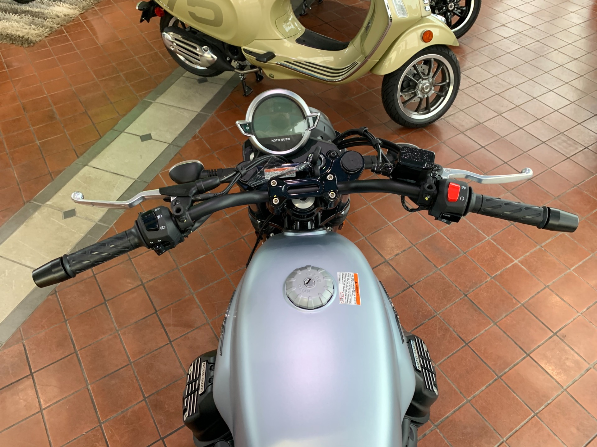 New-2021-Moto-Guzzi-V7-STONE