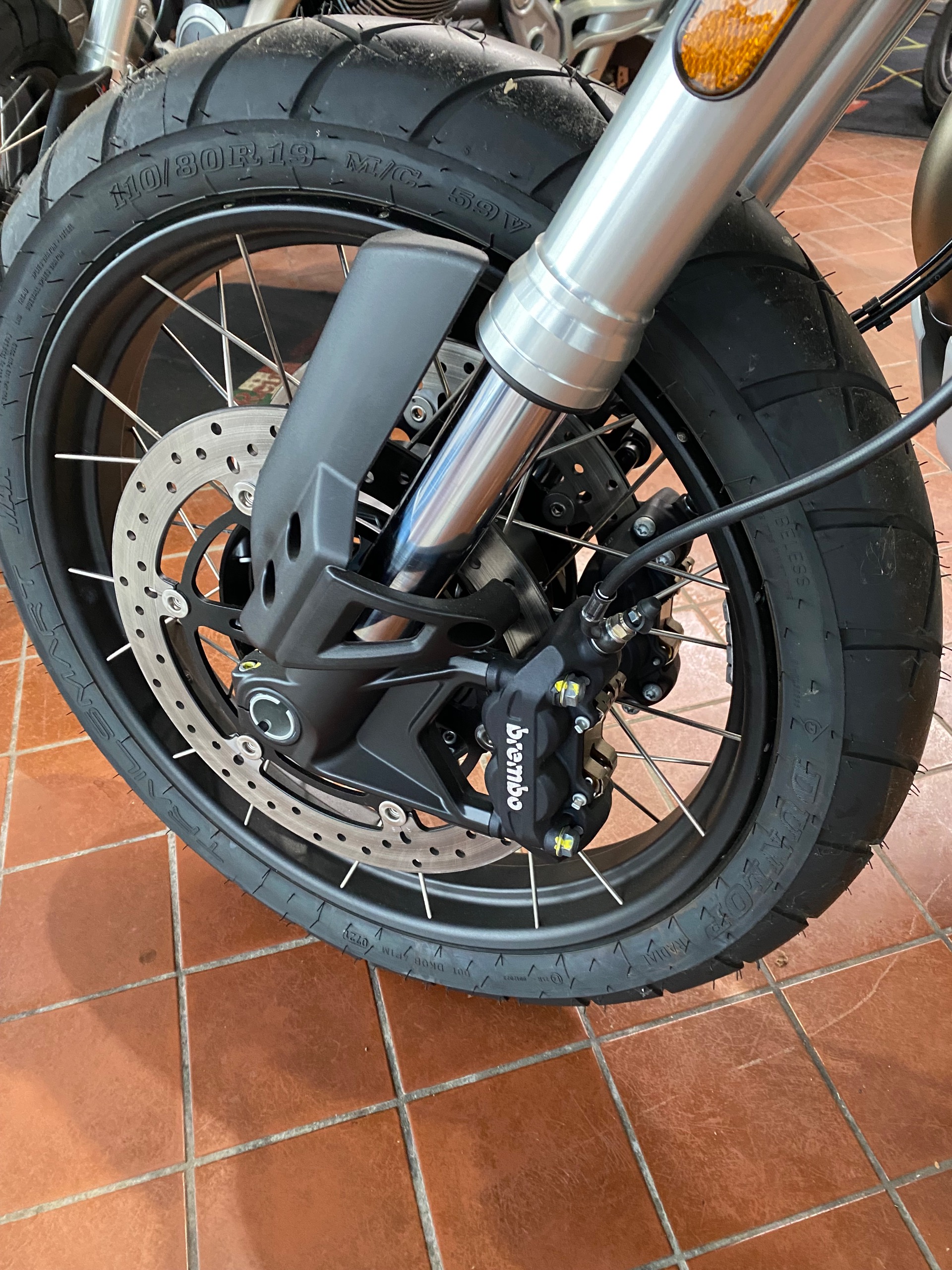 New-2021-Moto-Guzzi-V85-TT-E5