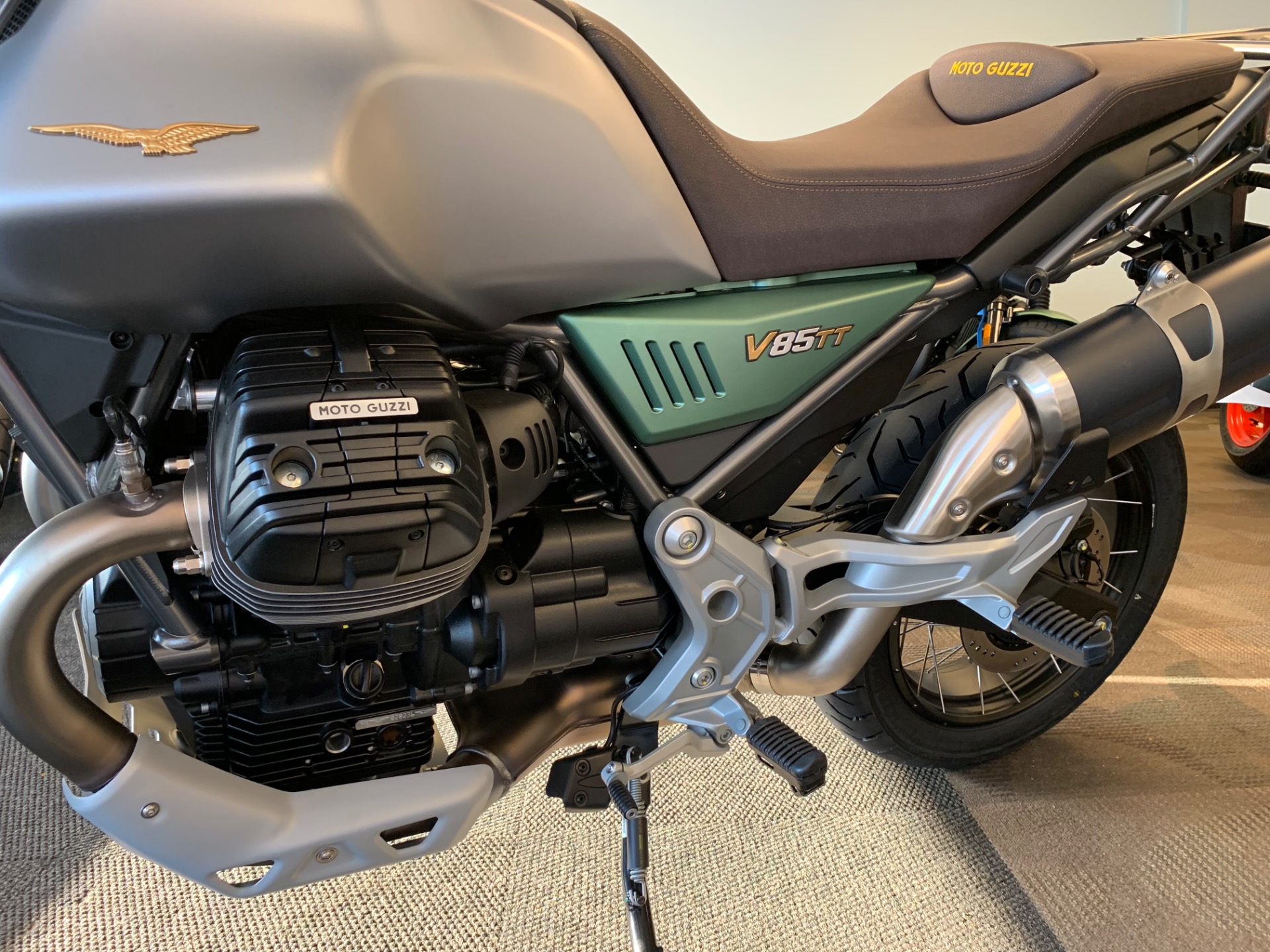 Moto Guzzi V85 TT Centenario 850: price, consumption, colors