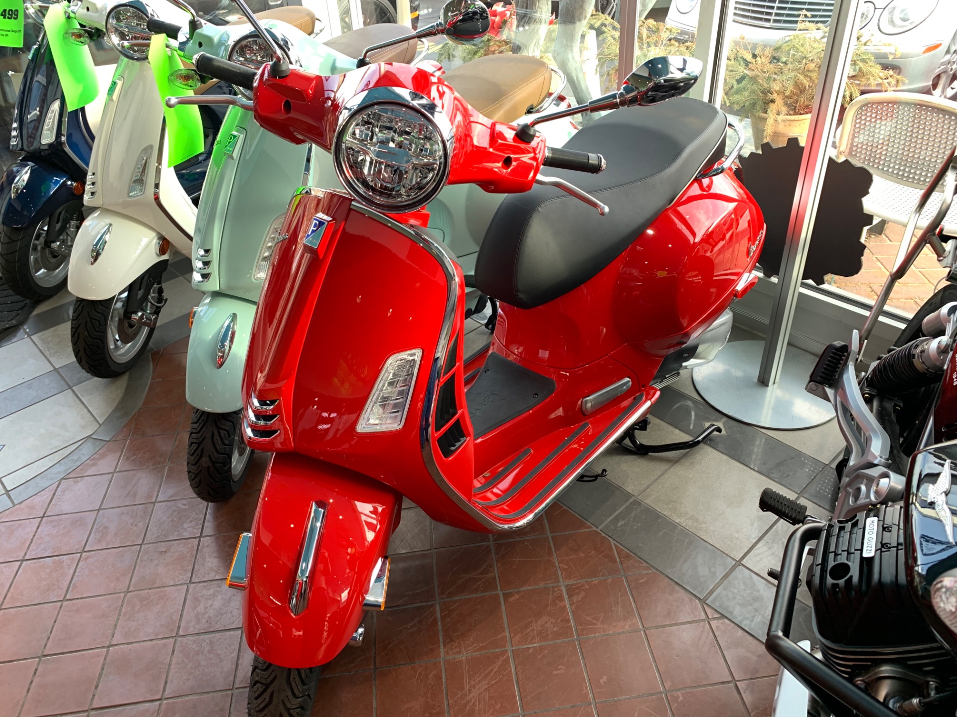 Vespa GTS 300 HPE RED RST Mod. 2023 sofort - DER-ROLLERHOF