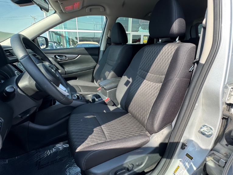 2019 Nissan Rogue SV AWD photo 2
