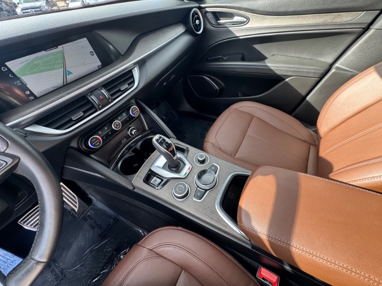 Used-2022-Alfa-Romeo-Stelvio-Ti-AWD
