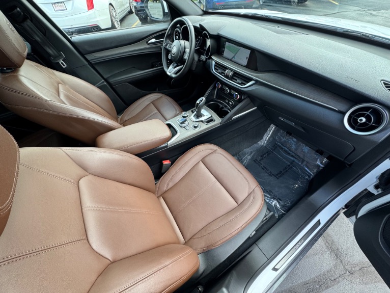 Used-2022-Alfa-Romeo-Stelvio-Ti-AWD