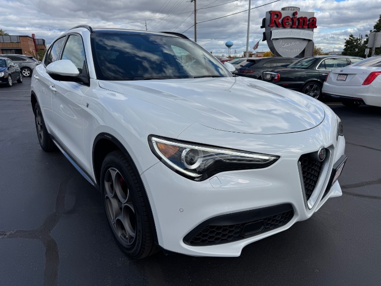 Used-2022-Alfa-Romeo-Stelvio-Ti-AWD