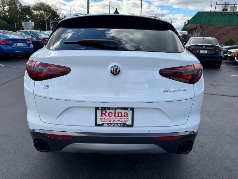 Used-2022-Alfa-Romeo-Stelvio-Ti-AWD