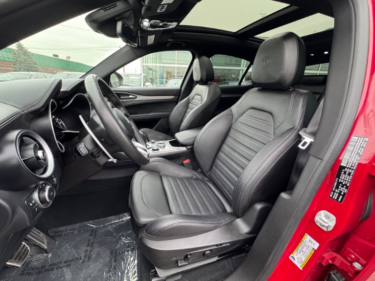 2023 Alfa Romeo Stelvio Veloce's photo